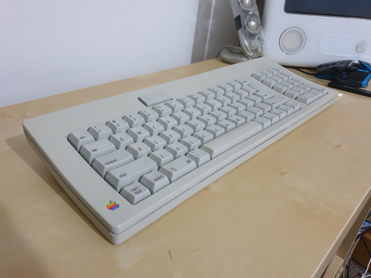 Apple Standard Keyboard (M0116)